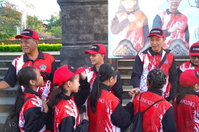 Pelepasan jajaran Kontingen Kabupaten Klungkung yang akan berlaga pada Pekan Olahraga Pelajar (Porjar) Provinsi Bali Tahun 2026 yang bertempat di depan Monumen Ida Dewa Agung Jambe, Kabupaten Klungkung