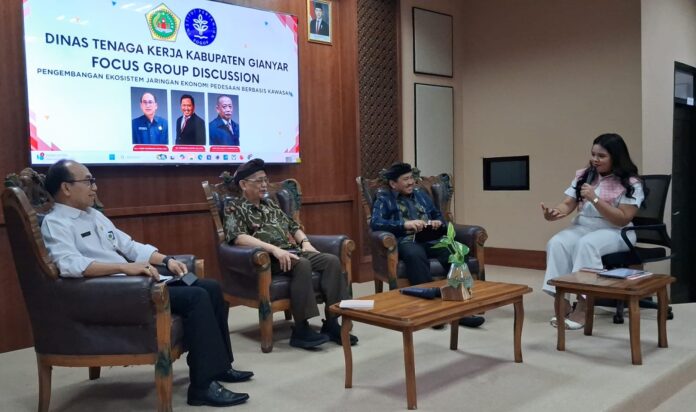 Dinas Tenaga Kerja (Disnaker), Pemkab Gianyar menggelar Focus Group Discussion (FGD) bertema “Pengembangan Ekosistem Jaringan Ekonomi Pedesaan Berbasis Kawasan” di Ballroom Praja Shaba Utama, Mal Pelayanan Publik (MPP) Kabupaten Gianyar