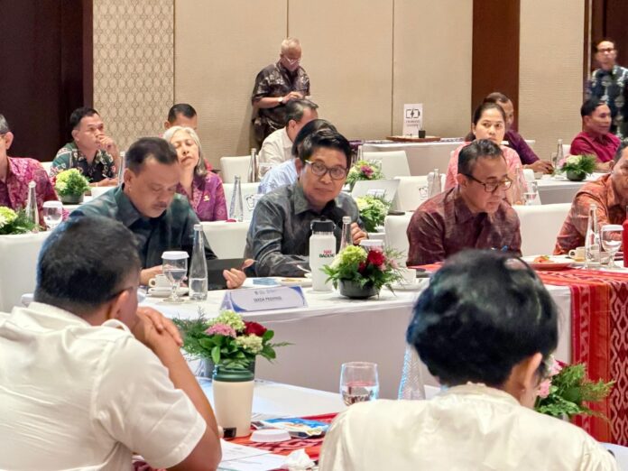 Bupati Badung I Wayan Adi Arnawa menghadiri Rapat Koordinasi Percepatan Penanganan Sampah sektor Horeka di Hotel The Meru, Sanur, Denpasar, Selasa (9/6/2026)
