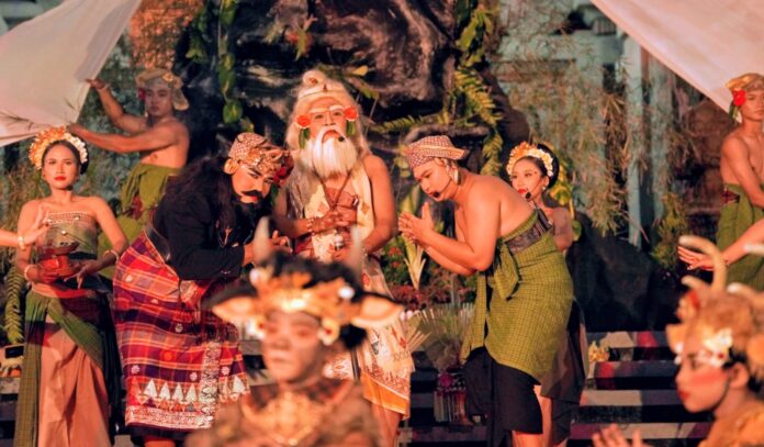 Sanggar Seni Kadung Tresna bersama Barong Binal Mengwitani sukses memukau penonton dalam ajang Pesta Kesenian Bali (PKB) XLVIII Tahun 2026 di Panggung Terbuka Art Centre Denpasar, Sabtu (20/6/2026) sore