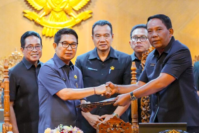 Bupati Badung I Wayan Adi Arnawa menghadiri Rapat Paripurna Masa Persidangan Ketiga DPRD Kabupaten Badung Tahun Sidang 2025–2026 di Ruang Sidang Utama DPRD Badung, Senin (13/7/2026)