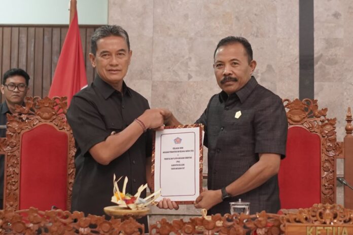 Rapat Paripurna DPRD Kabupaten Buleleng bersama eksekutif di Ruang sidang utama Gedung Dewan Buleleng