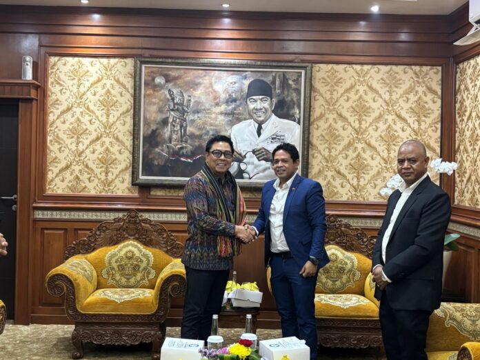 Wakil Wali Kota Denpasar, I Kadek Agus Arya Wibawa menerima kunjungan kerja Atase Perdagangan dan Industri Konsulat Jenderal Timor Leste di Denpasar, Apolo Justino Franca da Silva bertempat di kantor Wali Kota Denpasar