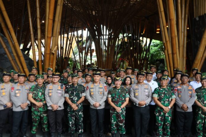 Pertemuan Kapolda Bali Irjen Pol. Daniel Adityajaya, S.H., S.I.K., M.Si., dan Pangdam IX/Udayana Mayjen TNI Piek Budyakto, S.H., M.H dalam memperkokoh sinergitas TNI-Polri