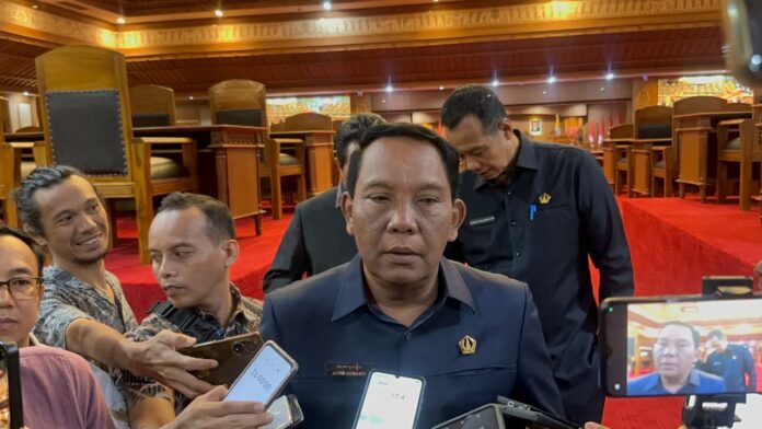 Dewan Perwakilan Rakyat Daerah (DPRD) Kabupaten Badung menggelar Rapat Paripurna Masa Persidangan Ketiga Tahun Sidang 2025–2026 di Ruang Sidang Utama Gosana, Kantor Sekretariat DPRD Kabupaten Badung, Senin (6/7/2026)