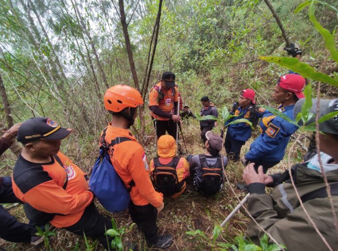 Tim SAR gabungan berhasil menemukan dua pendaki Gunung Agung yang sebelumnya dilaporkan tersesat