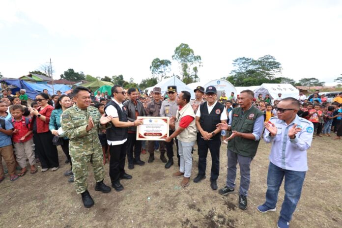 Pemerintah Kota Denpasar bersama Forum Koordinasi Pimpinan Daerah dan Korpri Kota Denpasar menyalurkan bantuan kemanusiaan bagi masyarakat terdampak bencana gempa bumi di Kabupaten Manggarai, Nusa Tenggara Timur