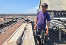 Garam Tunnel Tak Diminati Pasar, Petani Kusamba Kembali ke Cara Tradisional Petani garam tradisional di pesisir Karangdadi, Desa Kusamba, Kabupaten Klungkung