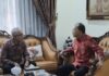 Kresna Budi Usulkan Pembenahan Secara Menyeluruh Soal Tata Kelola Retribusi Wisman Wakil Ketua DPRD Provinsi Bali, Ida Gede Komang (IGK) Kresna Budi saat bertemu langsung dengan Gubernur Bali Wayan Koster terkait usulan pembenahan menyeluruh tata kelola retribusi wisatawan mancanegara ke Bali