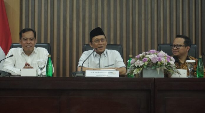 Anggota Dewan Perwakilan Daerah (DPD) RI Daerah Istimewa Yogyakarta, Dr. H. Hilmy Muhammad, M.A. (Gus Hilmy) saat dialog dengan mahasiswa Program Studi Manajemen Dakwah UIN Sunan Kalijaga Yogyakarta di Kantor DPD RI DIY, Selasa (20/10/2026). (Foto: DPD RI)